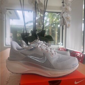 Nike Air Zoom Pegasus 41 NBA logo in light Gray size 7 NEW IN BOX